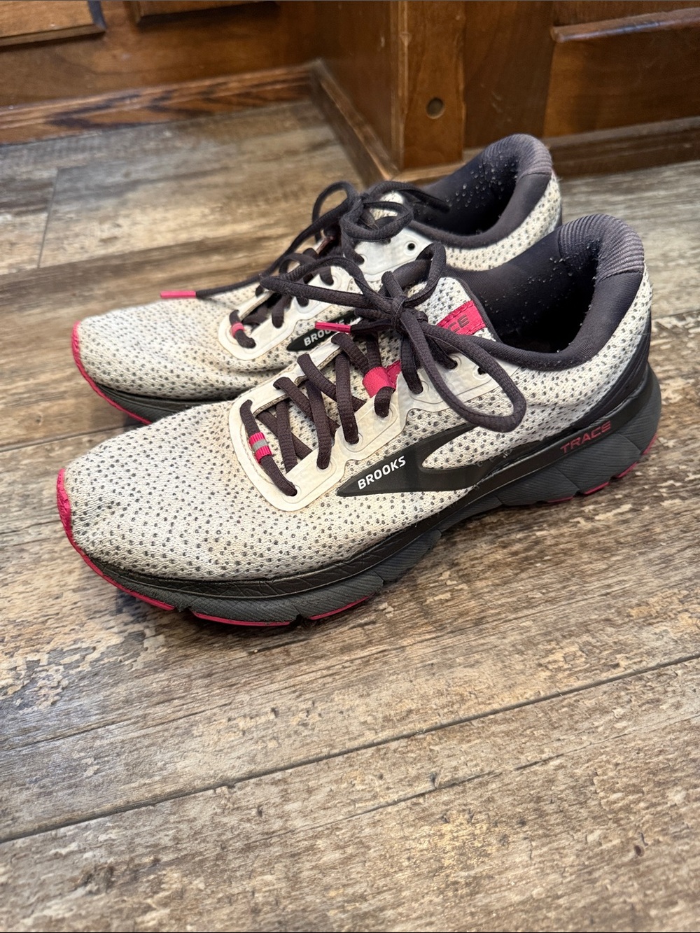Brooks Trace 1 Women's Gray and Pink Athletic Running Shoes